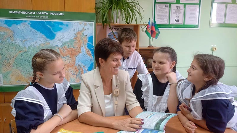    География ее судьбы – детвора и школа