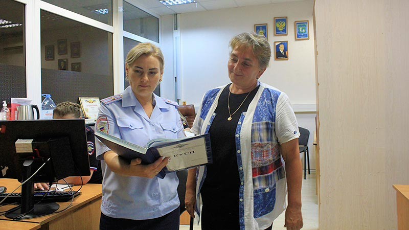    Член Общественного совета Елена Гончарова посетила подразделение ПДН территориального Отдела