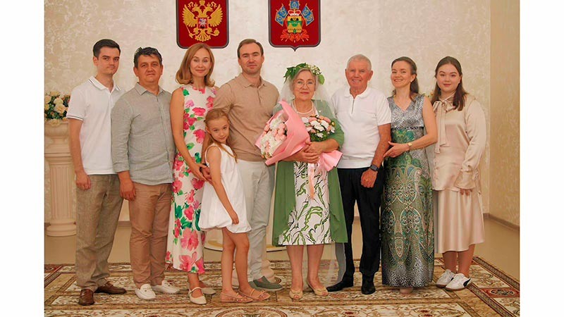    Пронесли любовь сквозь годы