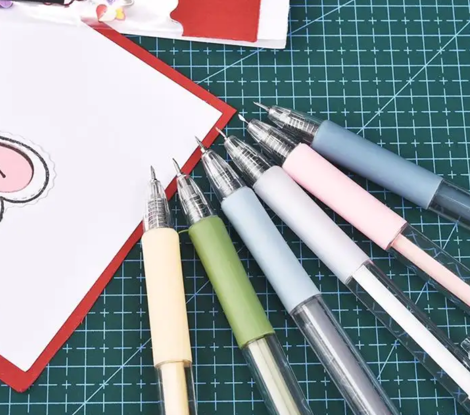 Автоматическая ручка-резак.Удобен при использовании, легко держать в руке, безопасно скрывается лезвие.