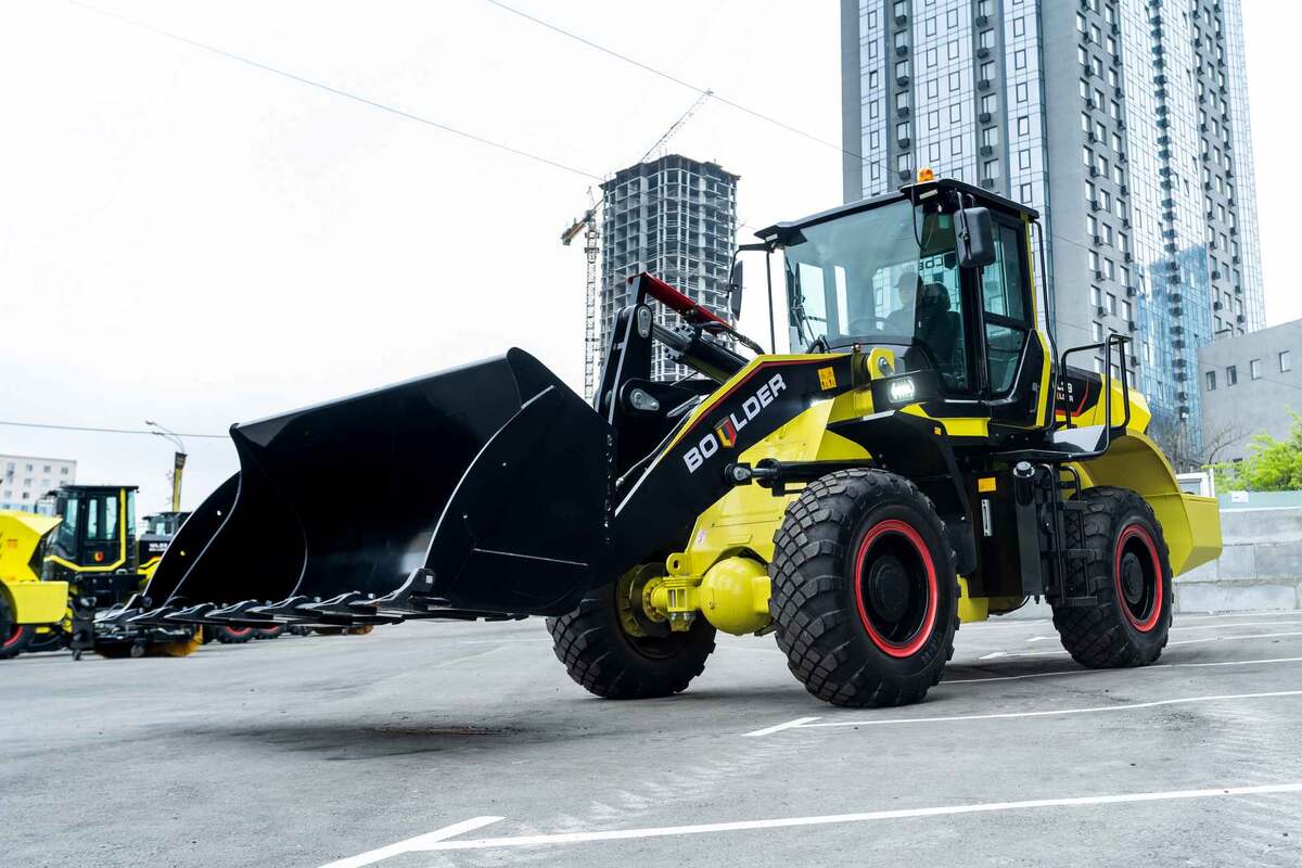 Фронтальный погрузчик Boulder WL39