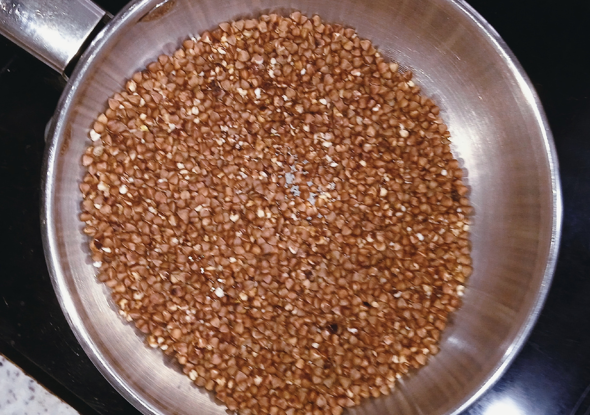 Начало прокаливаться, уже видны побелевшие от жара индивиды