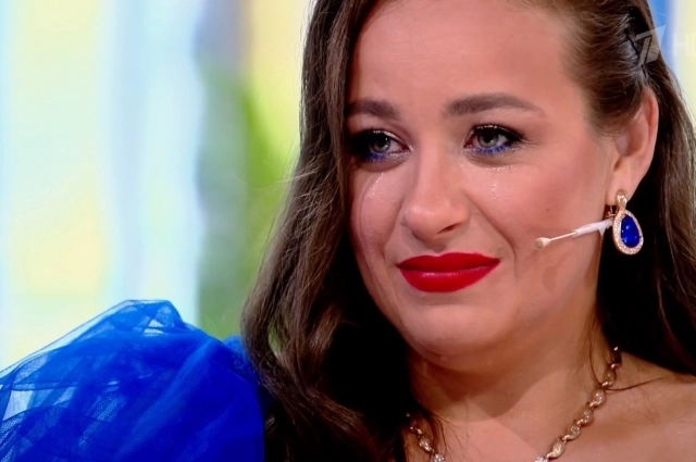 Героиня расплакалась в конце шоу. Фото: кадр видео/ Первый канал