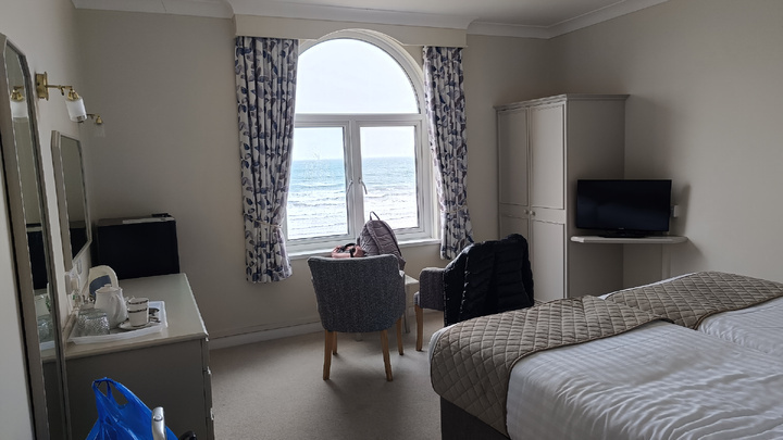 Вид на море из окон британского особняка 19 века 