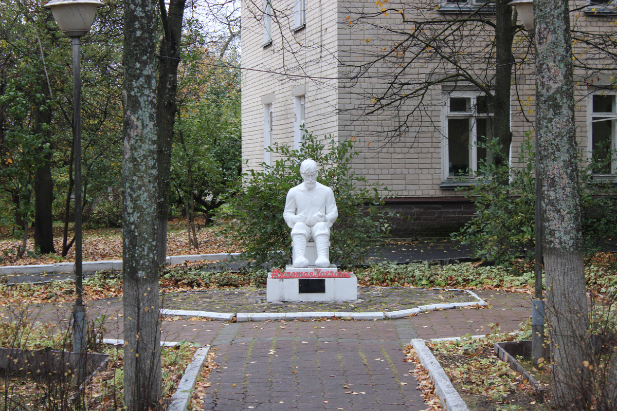 Памятник Семену ложкарю. Источник: фото автора