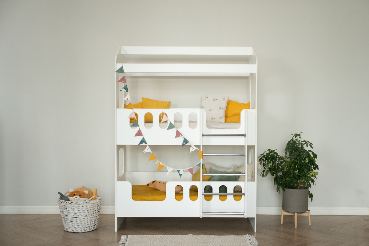 На фото представлена модель двухъярусной кровати "Сказка-1"