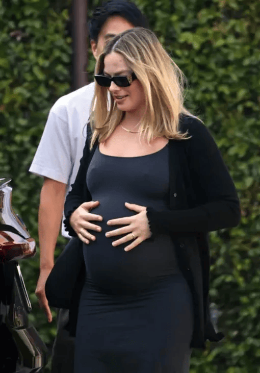 Беременная Марго Робби