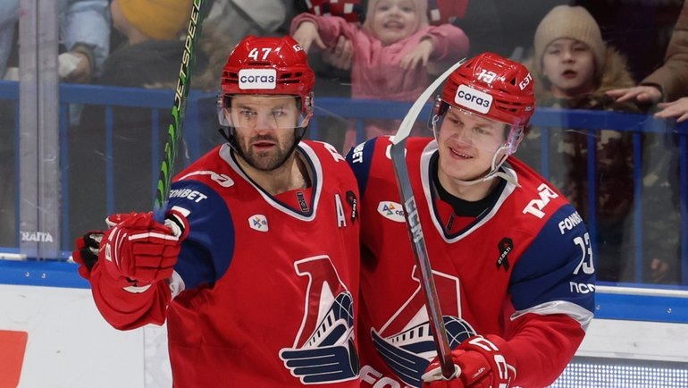    Хоккеисты «Локомотива» Александр Радулов (слева) и Степан Никулин.ХК «Локомотив»