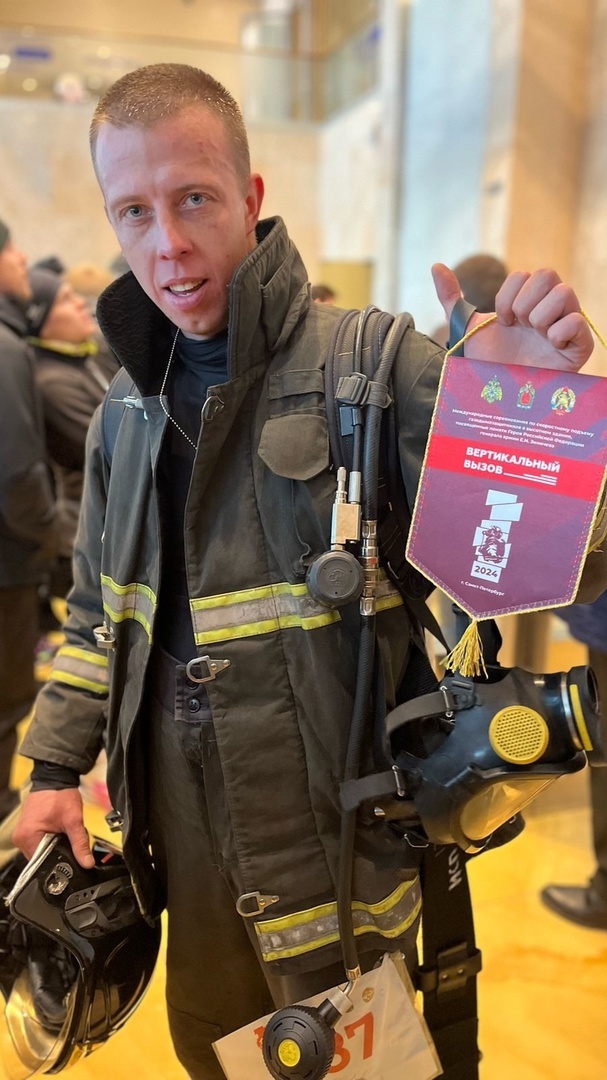    Пожарные из Карелии на скорость прошли 39 этажей в боевой экипировке