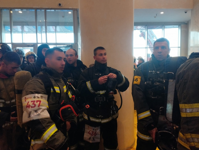    Пожарные из Карелии на скорость прошли 39 этажей в боевой экипировке