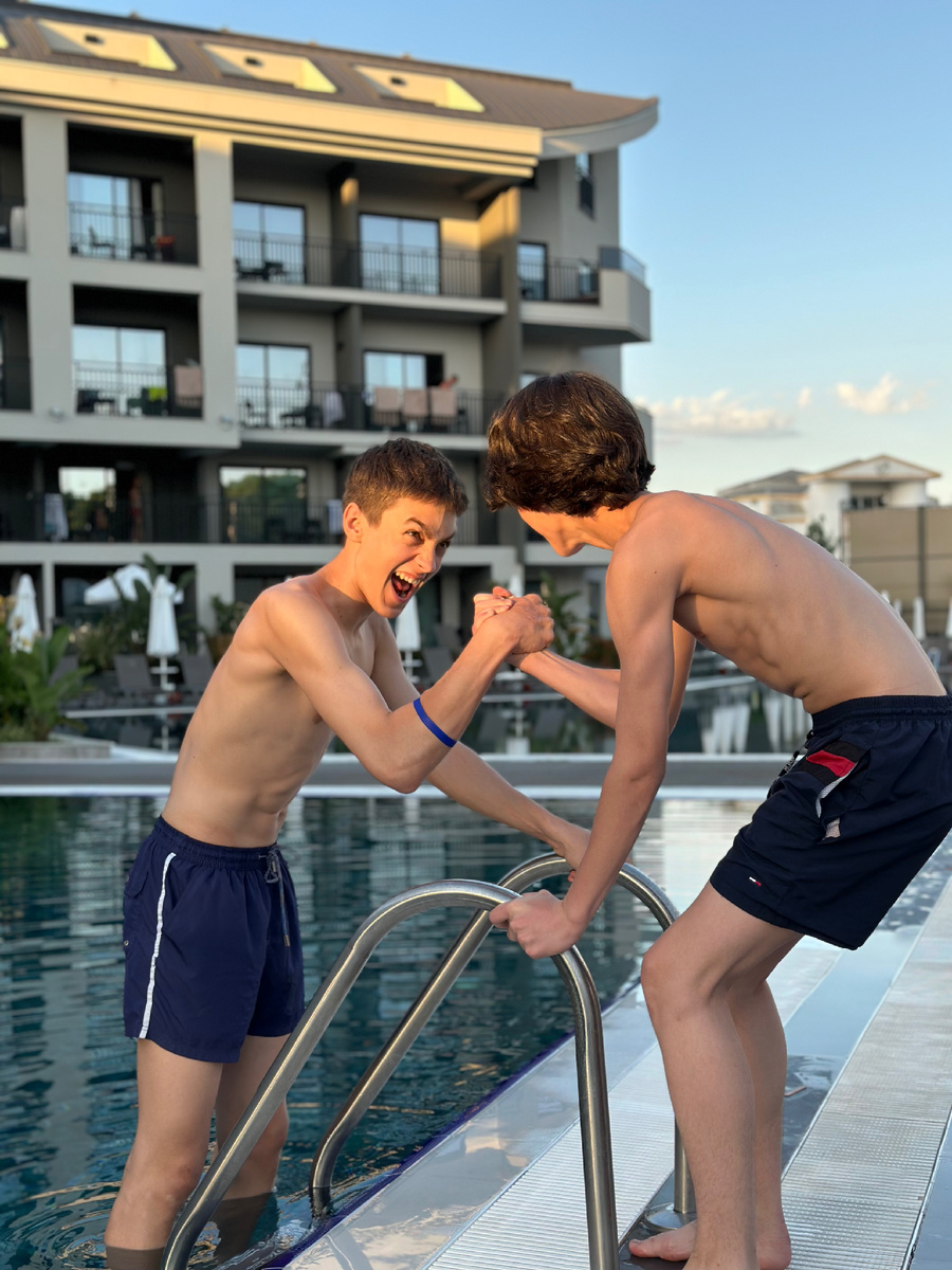 Супер отель для отдыха детей - они очень довольные 