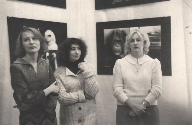 Сотрудники музея Т.В. Раскевич, Т.М. Назарцева, А.И. Волкова на открытии выставки Яноша Эйферта, 1981 г.