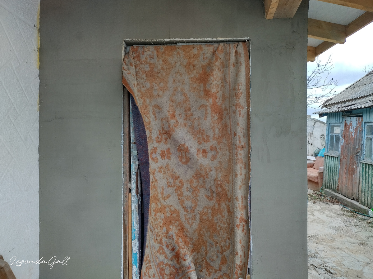 Вид снаружи. Сейчас проволочка открыта, мне же надо было как-то выйти )))