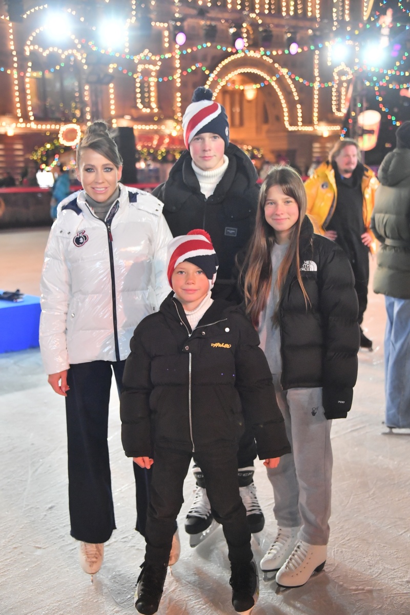Юлия Барановская с детьми от футболиста Андрея Аршавина: сыновьями Артемом и Арсением, а также дочкой Яной. Фото: Global Look Press