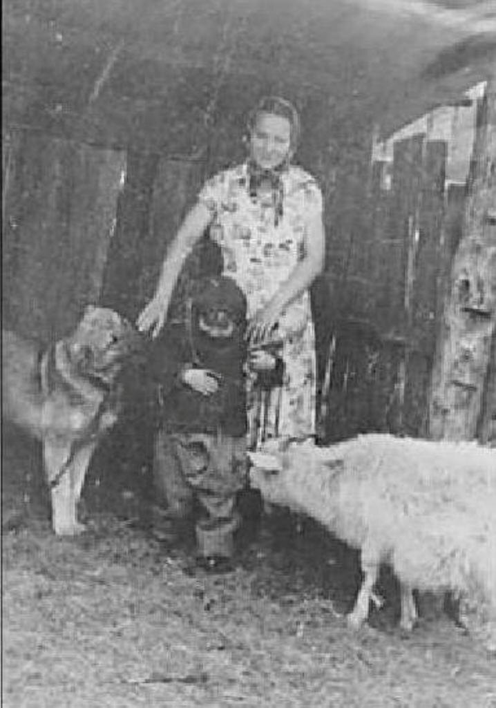 Жительница посёлка Кунудулун послевоенных лет Нина Семёновна Парфёнова (Горюнова)