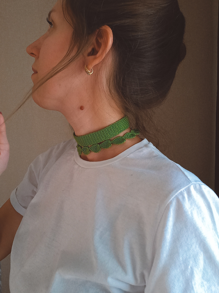 Модель - Екатерина Третьякова. Украшения - чокер "зелёный клад шекспира" и "Утренняя роса".