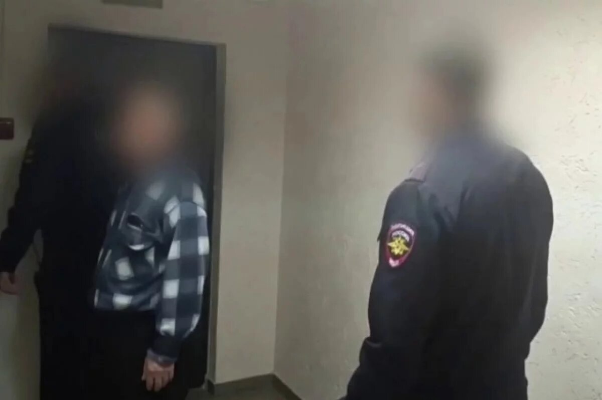    В Красноярске задержали нелегального мигранта, который курил в самолете