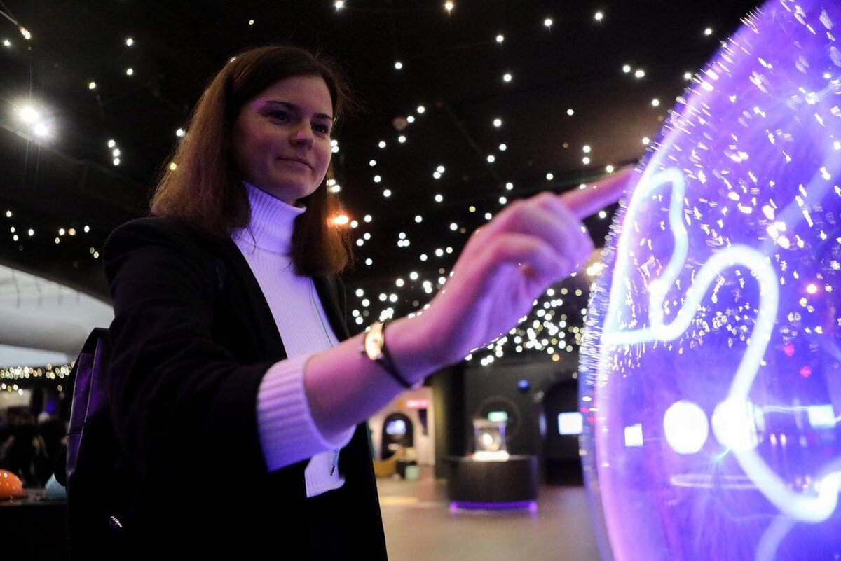    В Московском планетарии можно двигать планеты руками. Софья Сандурская / Агентство "Москва"