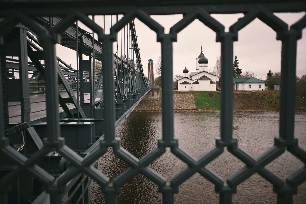 Величие подвесных мостов и гармония с окружающей природой делают их обязательными для посещения. 