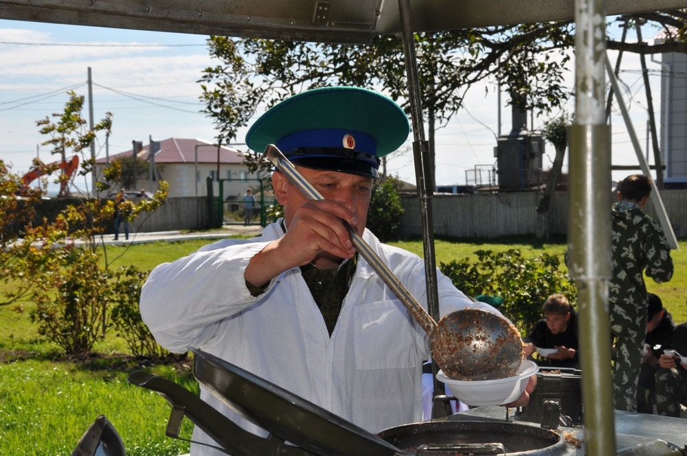даже повар в Зеленой Фуражке...
