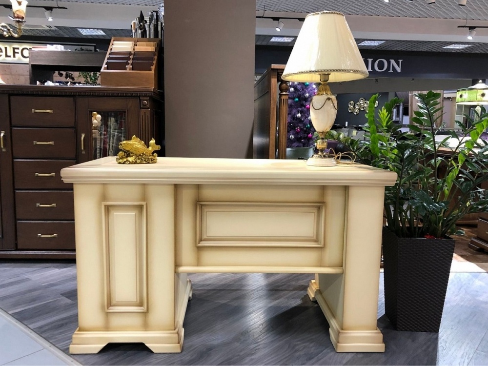 Стол однотумбовый из массива бука: https://granistilia.ru/catalog/kabinety-pod-zakaz/stol-odnotumbovyj-iz-massiva-buka/