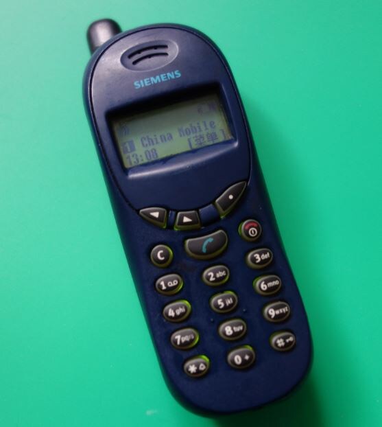 Вот такой у меня был первый телефончик. Фото https://nazya.com.