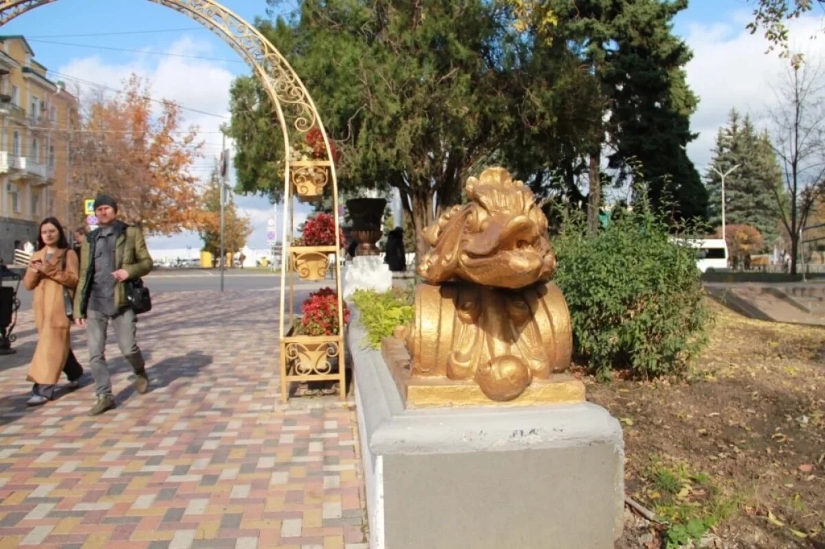    Слепок будут делать скульпторы, которым этот каскад тоже мил как частичка их детства.