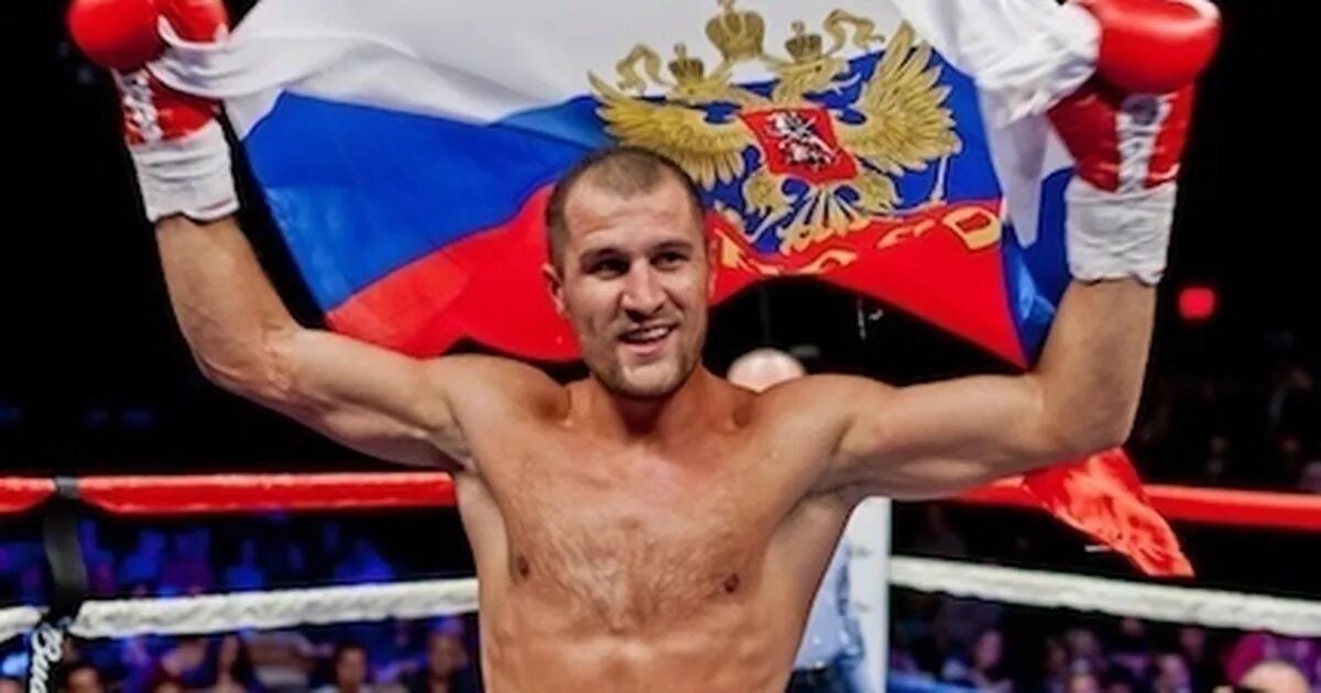 Сергей Ковалёв с флагом России. 