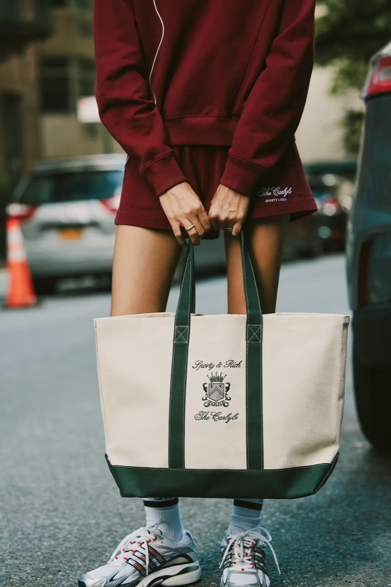    Sporty & Rich выпустил коллаборацию с отелем Carlyle (фото 1)