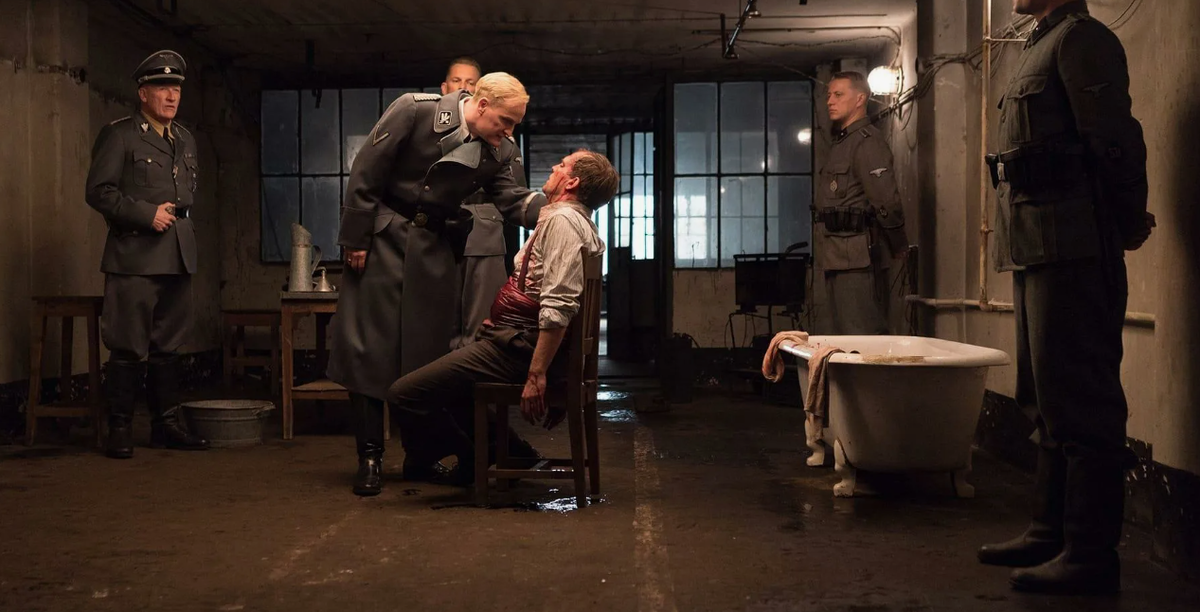 Методы работы гестапо. Кадр из фильма "Человек с железным сердцем".