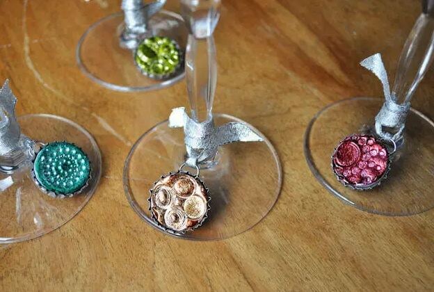    Оттиск из полимерной глины в пробке   
Источник: Amy Christie 