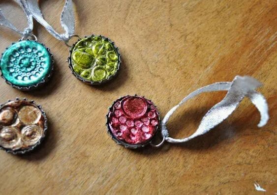    Оттиск из полимерной глины в пробке   
Источник: Брелок от Amy Christie 