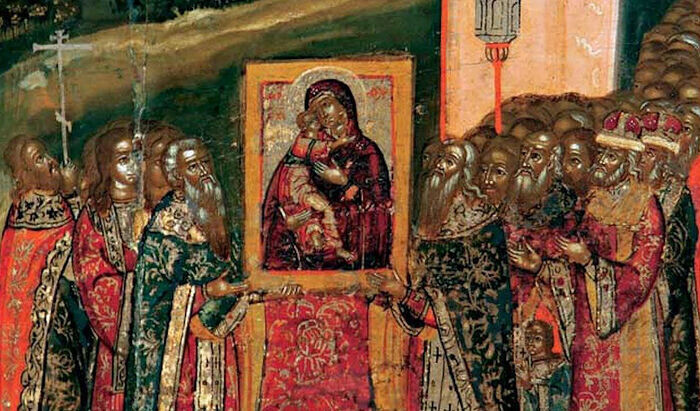 Когда Тамерлан направил своё войско на столицу Руси, Москва чудом устояла. Город уже был разорён ханом Тохтамышем и не смог бы выдержать ещё одного нашествия. Тогда русские отправили навстречу Тамерлану Владимирскую икону Богородицы. 