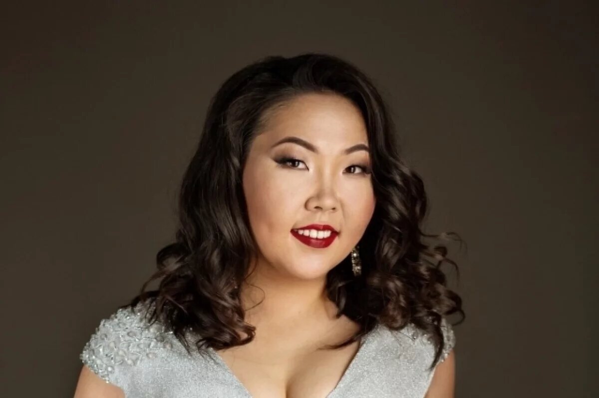    Карьерный путь Марии Ринчиновой начался в Бурятском академическом театре оперы и балета.