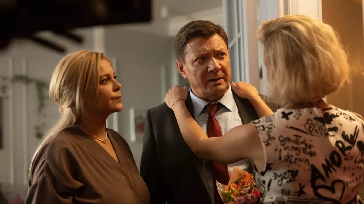     Автор: Режиссер: Анарио Мамедов / Сценарий: Денис Каймаков Источник: «Кинопоиск» / фрагмент из фильма «Зять