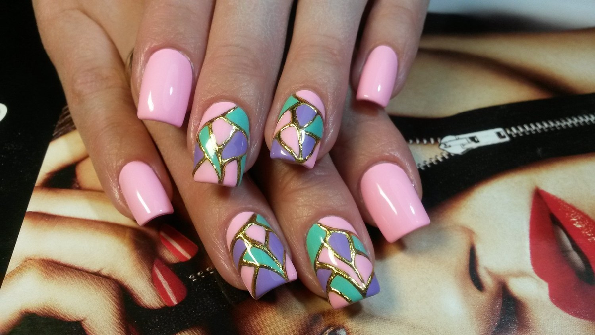 Витражный маникюр 