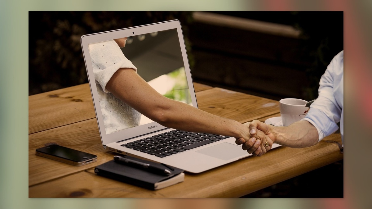 Капитан дружил с компьютером, но был ленив.