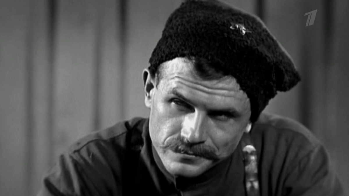 Борис Бабочкин в роли Василия Ивановича Чапаева. Кадр из фильма 