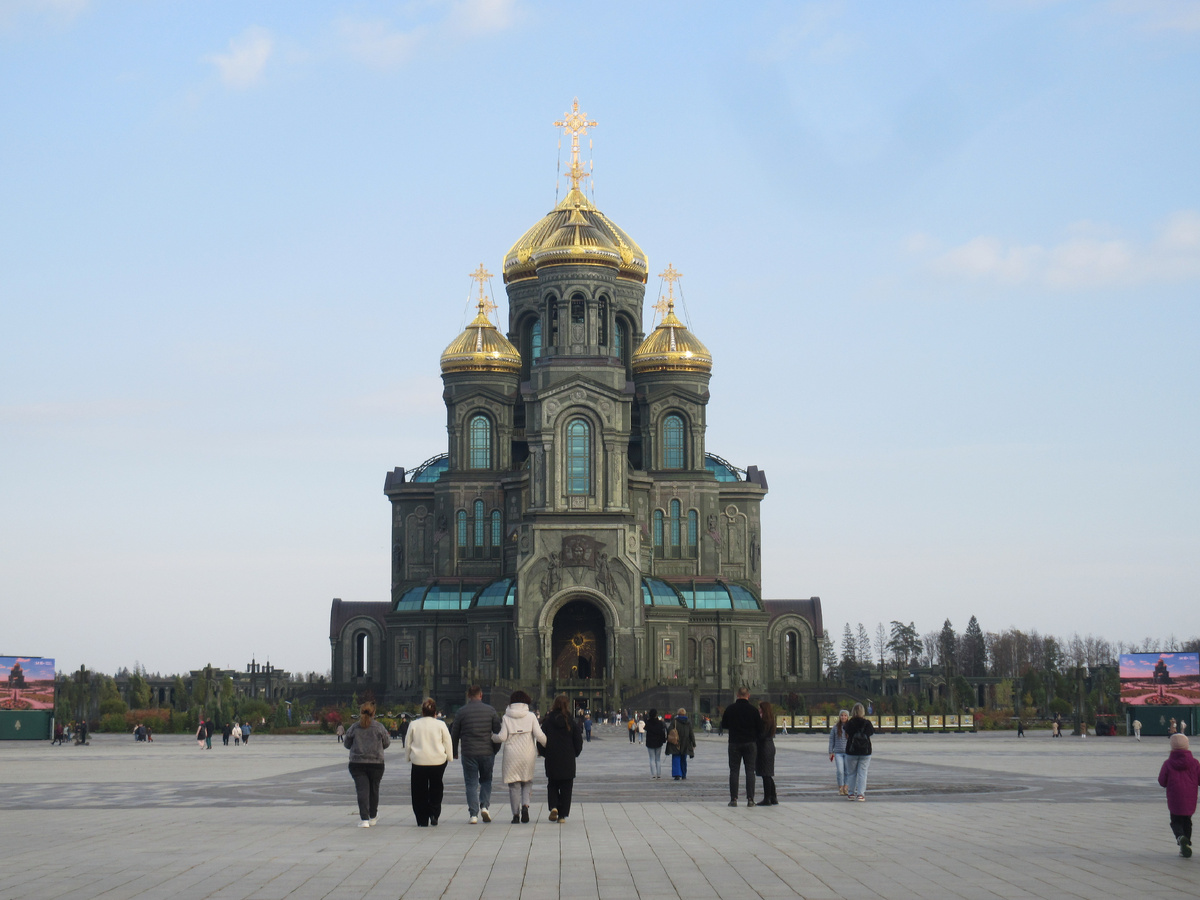 Высота храма - 96, 2 метра. 