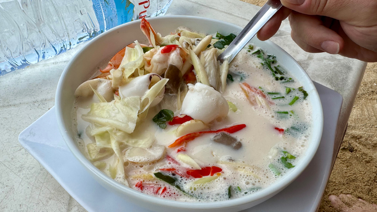 Том Кха Кай с морепродуктами. Фото автора.