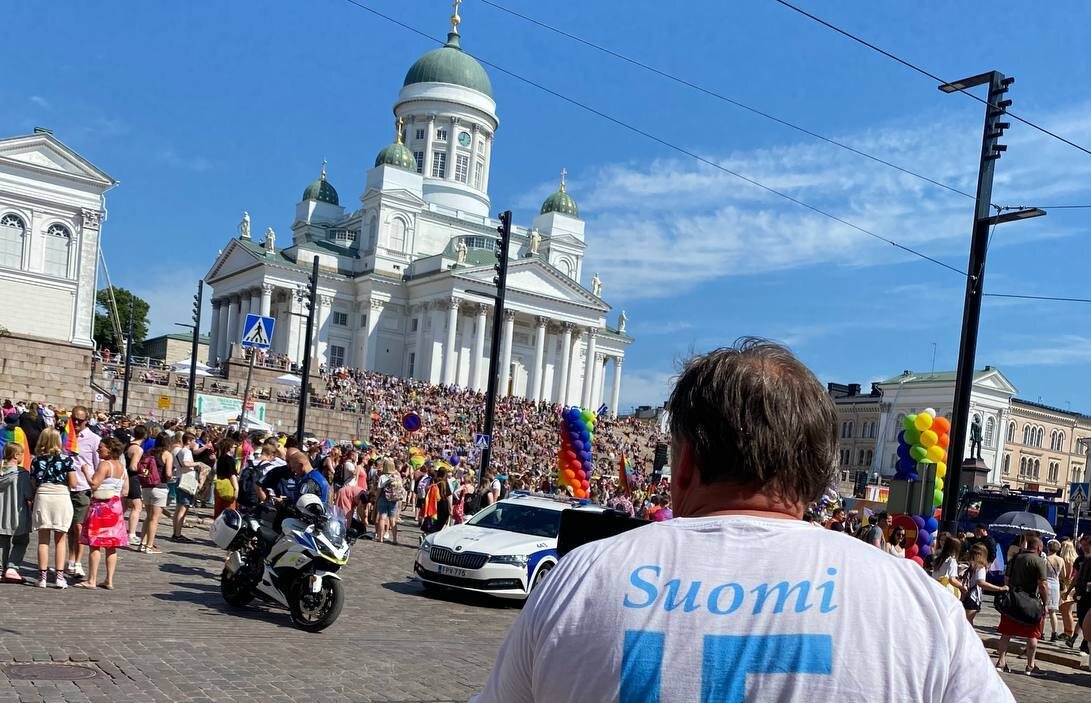 Людям в таких футболках Ленин, наверное, действительно поперёк горла