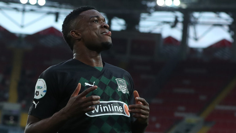    Нападающий «Краснодара» Джон Кордоба.Александр Федоров