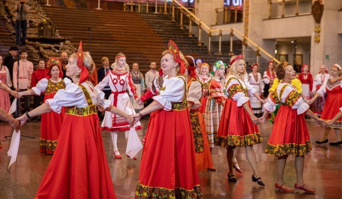     Флешмоб ко Дню народного единства. Источник: victorymuseum.ru Автор фото: Пресс-служба Музея Победы