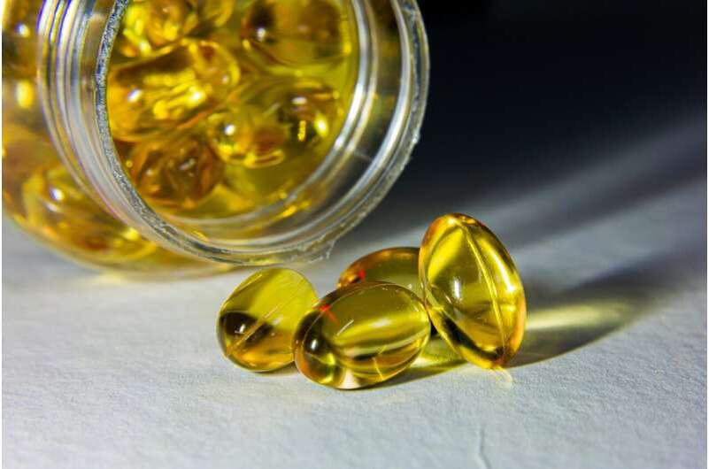 https://scx1.b-cdn.net/csz/news/800a/2024/fish-oil.jpg  https://medicalxpress.com/news/2024-11-high-omega-cancer.html