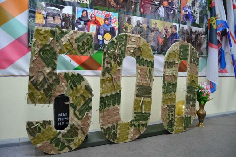    В День народного единства в Сакмарском районе сплели пятисотую маскировочную сеть Кристина Просвиркина