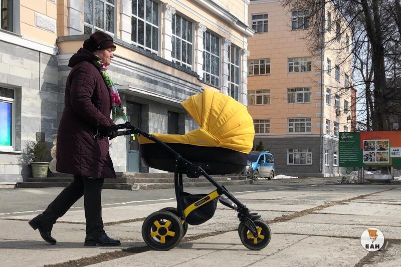    А две мамы родили по восьмому ребенку