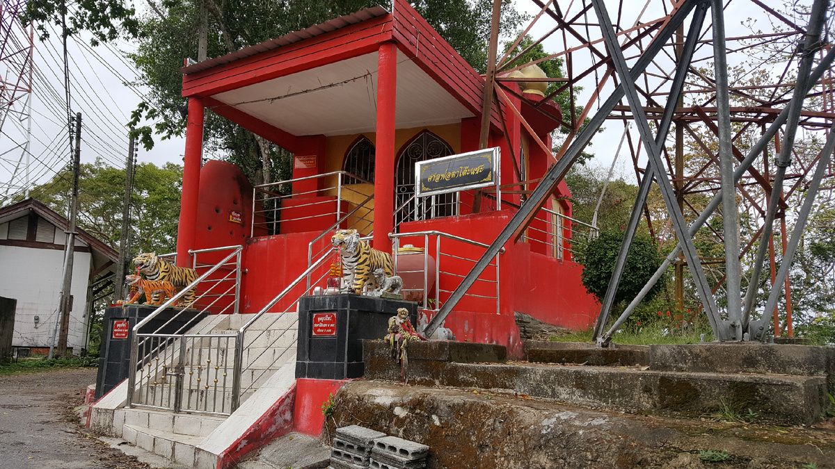 На самых высоких площадках обычно располагаются храмы тигра