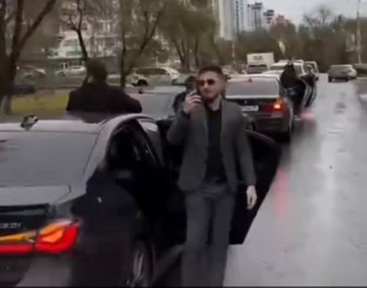    Полиция установила участников кортежа, который перекрывал дороги в Оренбурге, и составила 16 протоколов