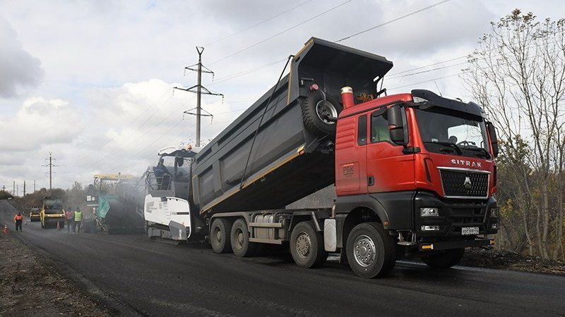    Югорские строители завершают ремонт дороги Макеевка - Ясиноватая