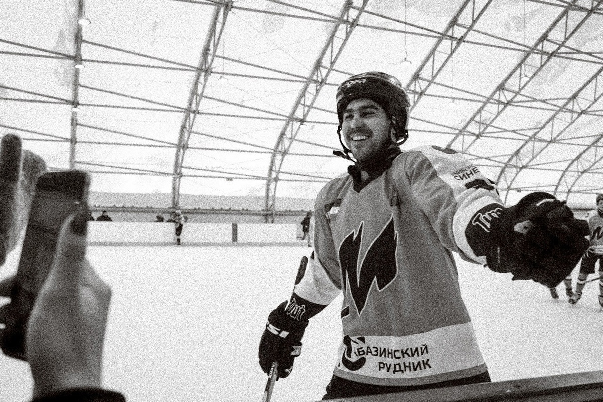 Дома у погибшего остались две дочери. Фото: ХК "Металлург" Абаза